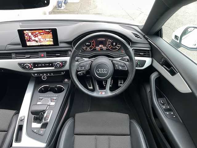 アウディ Ａ５ SB 2．0 TFSI スポーツ 福井県 2018(平30)年 3.1万km グレイシアホワイトメタリック 登録時走行距離３０６３４ｋｍ/Sラインパッケージ/メーカー純正HDDナビゲーション/（CD/DVD/BT）/フルセグテレビ/バーチャルコックピット/プリクラッシュセーフティ/レーンキープアシスト/アダプティブクルーズコントロール/パークアシスト/クリアランスソナー/LEDヘッドライト/電動リアゲート/純正18インチアルミホイール/前席パワーシート/ハーフレザーシート/シートヒーター/パドルシフト/フロントカメラ/サイドカメラ/バックカメラ/ETC2.0 /ドライブレコーダー/プッシュスタート/スマートキー/保証書/取扱説明書