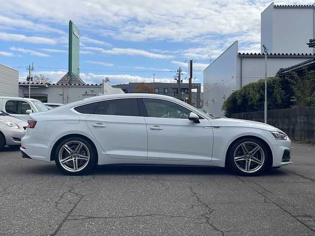 アウディ Ａ５ SB 2．0 TFSI スポーツ 福井県 2018(平30)年 3.1万km グレイシアホワイトメタリック 登録時走行距離３０６３４ｋｍ/Sラインパッケージ/メーカー純正HDDナビゲーション/（CD/DVD/BT）/フルセグテレビ/バーチャルコックピット/プリクラッシュセーフティ/レーンキープアシスト/アダプティブクルーズコントロール/パークアシスト/クリアランスソナー/LEDヘッドライト/電動リアゲート/純正18インチアルミホイール/前席パワーシート/ハーフレザーシート/シートヒーター/パドルシフト/フロントカメラ/サイドカメラ/バックカメラ/ETC2.0 /ドライブレコーダー/プッシュスタート/スマートキー/保証書/取扱説明書