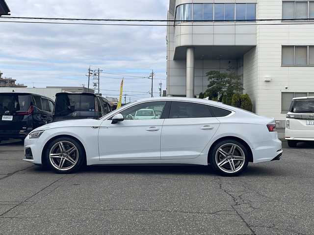 アウディ Ａ５ SB 2．0 TFSI スポーツ 福井県 2018(平30)年 3.1万km グレイシアホワイトメタリック 登録時走行距離３０６３４ｋｍ/Sラインパッケージ/メーカー純正HDDナビゲーション/（CD/DVD/BT）/フルセグテレビ/バーチャルコックピット/プリクラッシュセーフティ/レーンキープアシスト/アダプティブクルーズコントロール/パークアシスト/クリアランスソナー/LEDヘッドライト/電動リアゲート/純正18インチアルミホイール/前席パワーシート/ハーフレザーシート/シートヒーター/パドルシフト/フロントカメラ/サイドカメラ/バックカメラ/ETC2.0 /ドライブレコーダー/プッシュスタート/スマートキー/保証書/取扱説明書