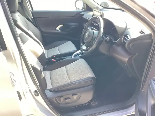 トヨタ ヤリスクロス ハイブリッド Z 愛知県 2021(令3)年 2.8万km ブラックマイカ/シルバーメタリック 2トーン ワンオーナー　/ハーフレザー　/パワーシート　/シートヒーター　/レーダークルーズコントロール　/ＢＳＭ　/ＡＨＢ　/ＬＤＡ　/ＰＣＳ　/ビルトインＥＴＣ　/ディスプレイオーディオ　/フルセグ　/バックカメラ　/ナビ　/シートヒーター