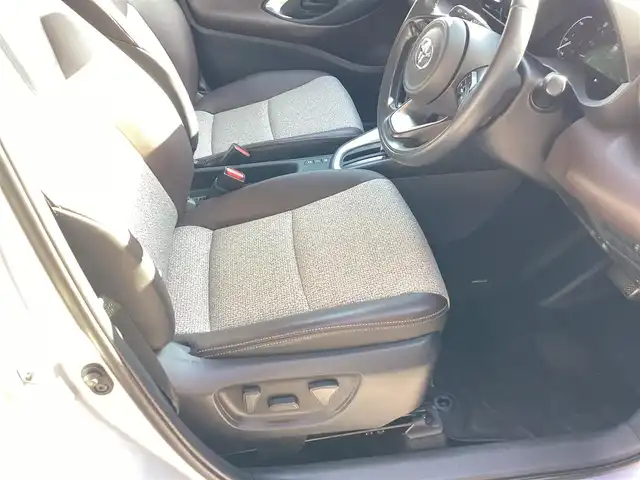 トヨタ ヤリスクロス ハイブリッド Z 愛知県 2021(令3)年 2.8万km ブラックマイカ/シルバーメタリック 2トーン ワンオーナー　/ハーフレザー　/パワーシート　/シートヒーター　/レーダークルーズコントロール　/ＢＳＭ　/ＡＨＢ　/ＬＤＡ　/ＰＣＳ　/ビルトインＥＴＣ　/ディスプレイオーディオ　/フルセグ　/バックカメラ　/ナビ　/シートヒーター