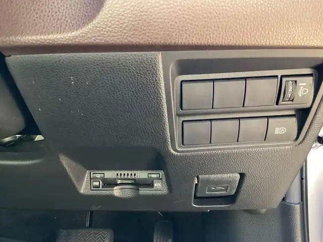 トヨタ ヤリスクロス ハイブリッド Z 愛知県 2021(令3)年 2.8万km ブラックマイカ/シルバーメタリック 2トーン ワンオーナー　/ハーフレザー　/パワーシート　/シートヒーター　/レーダークルーズコントロール　/ＢＳＭ　/ＡＨＢ　/ＬＤＡ　/ＰＣＳ　/ビルトインＥＴＣ　/ディスプレイオーディオ　/フルセグ　/バックカメラ　/ナビ　/シートヒーター