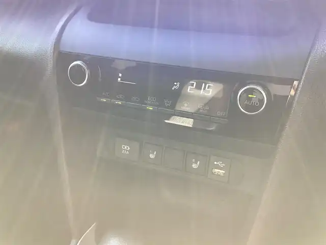 トヨタ ヤリスクロス ハイブリッド Z 愛知県 2021(令3)年 2.8万km ブラックマイカ/シルバーメタリック 2トーン ワンオーナー　/ハーフレザー　/パワーシート　/シートヒーター　/レーダークルーズコントロール　/ＢＳＭ　/ＡＨＢ　/ＬＤＡ　/ＰＣＳ　/ビルトインＥＴＣ　/ディスプレイオーディオ　/フルセグ　/バックカメラ　/ナビ　/シートヒーター