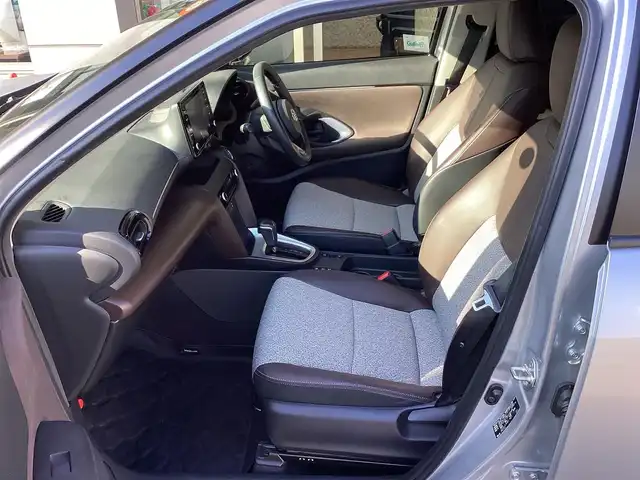 トヨタ ヤリスクロス ハイブリッド Z 愛知県 2021(令3)年 2.8万km ブラックマイカ/シルバーメタリック 2トーン ワンオーナー　/ハーフレザー　/パワーシート　/シートヒーター　/レーダークルーズコントロール　/ＢＳＭ　/ＡＨＢ　/ＬＤＡ　/ＰＣＳ　/ビルトインＥＴＣ　/ディスプレイオーディオ　/フルセグ　/バックカメラ　/ナビ　/シートヒーター