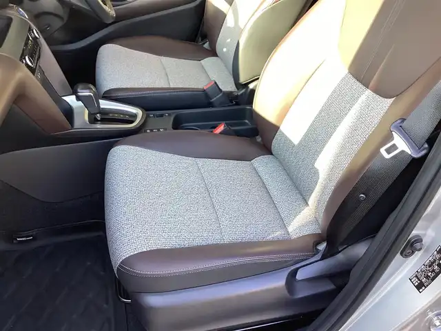 トヨタ ヤリスクロス ハイブリッド Z 愛知県 2021(令3)年 2.8万km ブラックマイカ/シルバーメタリック 2トーン ワンオーナー　/ハーフレザー　/パワーシート　/シートヒーター　/レーダークルーズコントロール　/ＢＳＭ　/ＡＨＢ　/ＬＤＡ　/ＰＣＳ　/ビルトインＥＴＣ　/ディスプレイオーディオ　/フルセグ　/バックカメラ　/ナビ　/シートヒーター