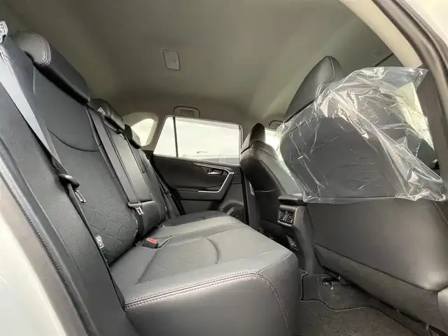 トヨタ ＲＡＶ４ アドベンチャー オフロードPKGⅡ 大阪府 2023(令5)年 1.8万km スーパーホワイトⅡ トヨタセーフティセンス/・アダプティクブクルーズコントロール/・プリクラッシュセーフティー/・レーントレーシングアシスト/・クリアランスソナー/・パーキングサポートブレーキー/・オートマチックハイビーム/・ロードサインアシスト/純正ナビ/・Bluetooth/フルセグTV/USB/Miracast/ラジオ/主要装備/・バックカメラ/・ブラインドスポットモニター/・ダウンヒルアシストコントロール/・オートホールド/・横滑り防止装置/・ステアリングヒーター/・ステアリングリモコン/・ハーフレザーシート/・シートヒーター/エアシート/・ETC