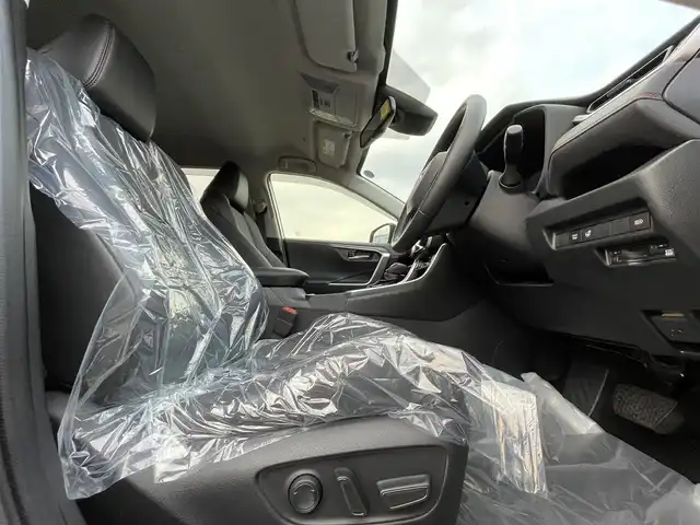 トヨタ ＲＡＶ４ アドベンチャー オフロードPKGⅡ 大阪府 2023(令5)年 1.8万km スーパーホワイトⅡ トヨタセーフティセンス/・アダプティクブクルーズコントロール/・プリクラッシュセーフティー/・レーントレーシングアシスト/・クリアランスソナー/・パーキングサポートブレーキー/・オートマチックハイビーム/・ロードサインアシスト/純正ナビ/・Bluetooth/フルセグTV/USB/Miracast/ラジオ/主要装備/・バックカメラ/・ブラインドスポットモニター/・ダウンヒルアシストコントロール/・オートホールド/・横滑り防止装置/・ステアリングヒーター/・ステアリングリモコン/・ハーフレザーシート/・シートヒーター/エアシート/・ETC