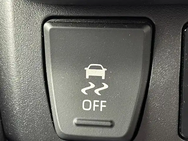 トヨタ ＲＡＶ４ アドベンチャー オフロードPKGⅡ 大阪府 2023(令5)年 1.8万km スーパーホワイトⅡ トヨタセーフティセンス/・アダプティクブクルーズコントロール/・プリクラッシュセーフティー/・レーントレーシングアシスト/・クリアランスソナー/・パーキングサポートブレーキー/・オートマチックハイビーム/・ロードサインアシスト/純正ナビ/・Bluetooth/フルセグTV/USB/Miracast/ラジオ/主要装備/・バックカメラ/・ブラインドスポットモニター/・ダウンヒルアシストコントロール/・オートホールド/・横滑り防止装置/・ステアリングヒーター/・ステアリングリモコン/・ハーフレザーシート/・シートヒーター/エアシート/・ETC