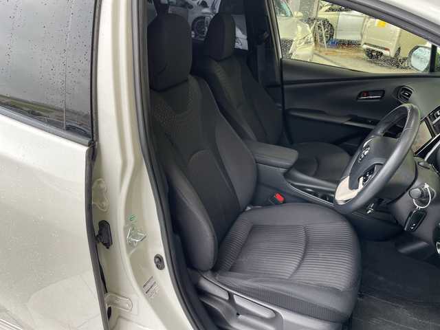 トヨタ プリウス Sセーフティプラス 愛知県 2017(平29)年 6.6万km ホワイトパールクリスタルシャイン 純正ナビ/レーダークルーズコントロール/バックカメラ/コーナーセンサー/純正アルミホイール/ETC2.0/LEDヘッドライト/レーンキープアシスト/衝突軽減システム/フルセグ/CD/Bluetooth/ステアリングスイッチ/スマートキー/プッシュスタート