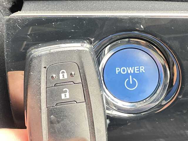 トヨタ プリウス Sセーフティプラス 愛知県 2017(平29)年 6.6万km ホワイトパールクリスタルシャイン 純正ナビ/レーダークルーズコントロール/バックカメラ/コーナーセンサー/純正アルミホイール/ETC2.0/LEDヘッドライト/レーンキープアシスト/衝突軽減システム/フルセグ/CD/Bluetooth/ステアリングスイッチ/スマートキー/プッシュスタート