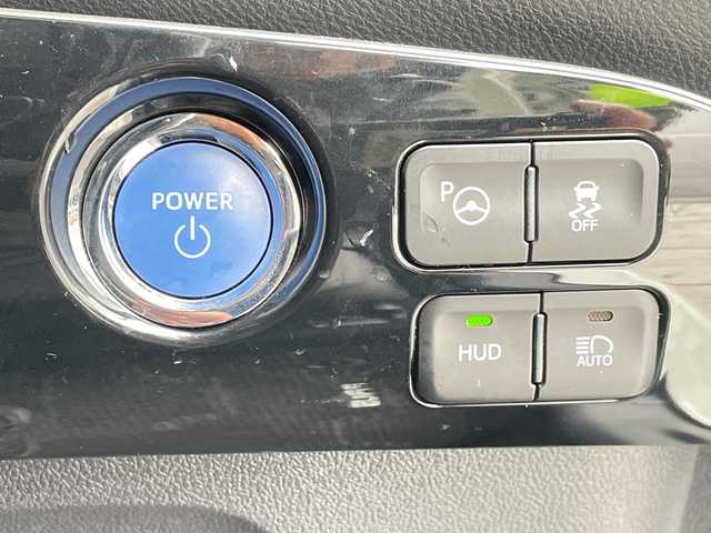 トヨタ プリウス Sセーフティプラス 愛知県 2017(平29)年 6.6万km ホワイトパールクリスタルシャイン 純正ナビ/レーダークルーズコントロール/バックカメラ/コーナーセンサー/純正アルミホイール/ETC2.0/LEDヘッドライト/レーンキープアシスト/衝突軽減システム/フルセグ/CD/Bluetooth/ステアリングスイッチ/スマートキー/プッシュスタート