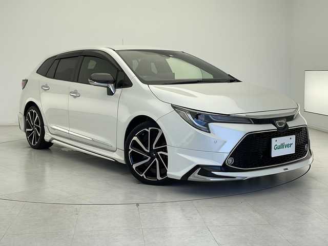 トヨタ カローラツーリング ダブルバイビー 千葉県 2020(令2)年 2.8万km ホワイトパールクリスタルシャイン トヨタセーフティセンス/（衝突軽減ブレーキ　レーンキープアシスト　レーダークルーズコントロール　オートマチックハイビーム）/純正メモリナビ/（Bluetooth/USB/FM/AM/Miracast）/モデリスタエアロ/バックカメラ/ビルトインETC/ハーフレザーシート/スマートキー/純正フロアマット/LEDヘッドライト/フォグライト/電動格納ミラー/純正サイドバイザー/プッシュスタート/W＋サイド＋カーテンエアバッグ/モデリスタ18インチアルミホイール