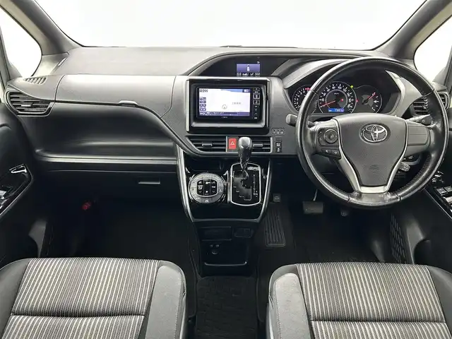 トヨタ ヴォクシー ZS 煌 福井県 2018(平30)年 7.7万km ホワイトパールクリスタルシャイン アルパインナビ/【AM/FM/CD/Bluetooth/フルセグTV】/バックカメラ/ビルトインETC/衝突軽減ブレーキ/車線逸脱警報/クルーズコントロール（追従なし）/プッシュスタート/スマートキー/オートライト/LEDヘッドライド/LEDフォグランプ/純正フロアマット