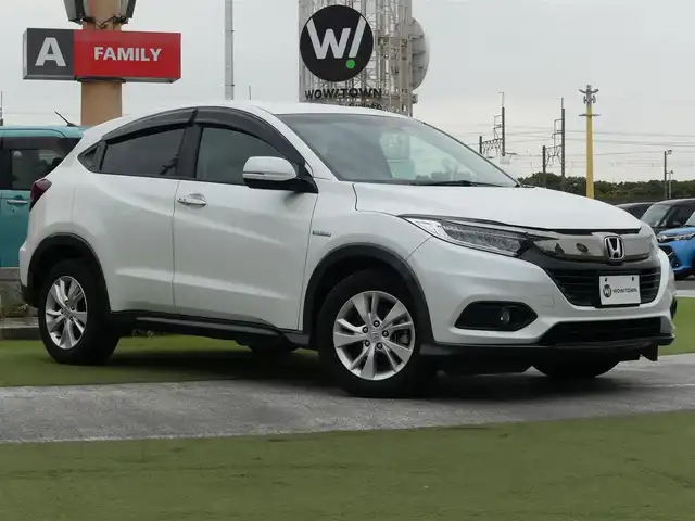 ホンダ ヴェゼル ハイブリッド X ホンダセンシング 千葉県 2020(令2)年 3.5万km プラチナホワイトパール ホンダセンシング/・衝突軽減ブレーキ（CMBS）/・車線維持支援システム（LKAS）/・アダプティブクルーズコントロール（ACC）/・後方誤発進抑制機能/・誤発進抑制機能/8インチ純正SDナビ/地デジTV/【DVD/CD再生機能　Bluetooth接続】/バックカメラ/ドライブレコーダー/革巻きステアリング/ステアリングスイッチ/ETC/LEDヘッドライト/純正16インチアルミホイル/サイド/カーテンエアバッグ/Honda スマートキー