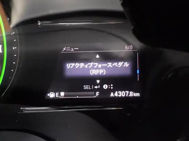 ホンダ ヴェゼル ハイブリッド X ホンダセンシング 千葉県 2020(令2)年 3.5万km プラチナホワイトパール ホンダセンシング/・衝突軽減ブレーキ（CMBS）/・車線維持支援システム（LKAS）/・アダプティブクルーズコントロール（ACC）/・後方誤発進抑制機能/・誤発進抑制機能/8インチ純正SDナビ/地デジTV/【DVD/CD再生機能　Bluetooth接続】/バックカメラ/ドライブレコーダー/革巻きステアリング/ステアリングスイッチ/ETC/LEDヘッドライト/純正16インチアルミホイル/サイド/カーテンエアバッグ/Honda スマートキー