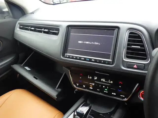 ホンダ ヴェゼル ハイブリッド X ホンダセンシング 千葉県 2020(令2)年 3.5万km プラチナホワイトパール ホンダセンシング/・衝突軽減ブレーキ（CMBS）/・車線維持支援システム（LKAS）/・アダプティブクルーズコントロール（ACC）/・後方誤発進抑制機能/・誤発進抑制機能/8インチ純正SDナビ/地デジTV/【DVD/CD再生機能　Bluetooth接続】/バックカメラ/ドライブレコーダー/革巻きステアリング/ステアリングスイッチ/ETC/LEDヘッドライト/純正16インチアルミホイル/サイド/カーテンエアバッグ/Honda スマートキー