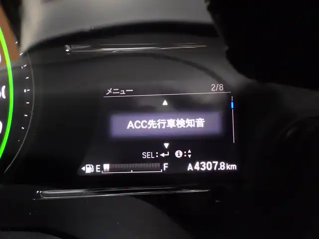 ホンダ ヴェゼル ハイブリッド X ホンダセンシング 千葉県 2020(令2)年 3.5万km プラチナホワイトパール ホンダセンシング/・衝突軽減ブレーキ（CMBS）/・車線維持支援システム（LKAS）/・アダプティブクルーズコントロール（ACC）/・後方誤発進抑制機能/・誤発進抑制機能/8インチ純正SDナビ/地デジTV/【DVD/CD再生機能　Bluetooth接続】/バックカメラ/ドライブレコーダー/革巻きステアリング/ステアリングスイッチ/ETC/LEDヘッドライト/純正16インチアルミホイル/サイド/カーテンエアバッグ/Honda スマートキー