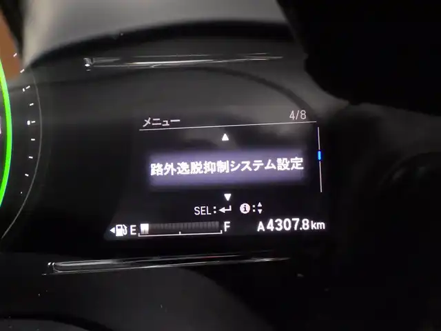 ホンダ ヴェゼル ハイブリッド X ホンダセンシング 千葉県 2020(令2)年 3.5万km プラチナホワイトパール ホンダセンシング/・衝突軽減ブレーキ（CMBS）/・車線維持支援システム（LKAS）/・アダプティブクルーズコントロール（ACC）/・後方誤発進抑制機能/・誤発進抑制機能/8インチ純正SDナビ/地デジTV/【DVD/CD再生機能　Bluetooth接続】/バックカメラ/ドライブレコーダー/革巻きステアリング/ステアリングスイッチ/ETC/LEDヘッドライト/純正16インチアルミホイル/サイド/カーテンエアバッグ/Honda スマートキー