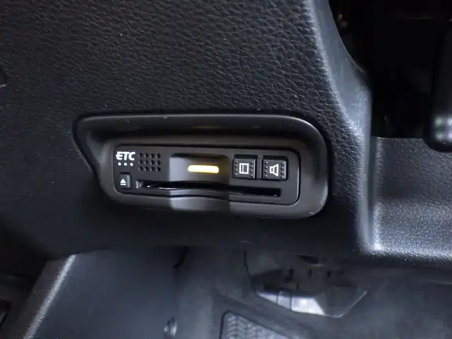 ホンダ ヴェゼル ハイブリッド X ホンダセンシング 千葉県 2020(令2)年 3.5万km プラチナホワイトパール ホンダセンシング/・衝突軽減ブレーキ（CMBS）/・車線維持支援システム（LKAS）/・アダプティブクルーズコントロール（ACC）/・後方誤発進抑制機能/・誤発進抑制機能/8インチ純正SDナビ/地デジTV/【DVD/CD再生機能　Bluetooth接続】/バックカメラ/ドライブレコーダー/革巻きステアリング/ステアリングスイッチ/ETC/LEDヘッドライト/純正16インチアルミホイル/サイド/カーテンエアバッグ/Honda スマートキー