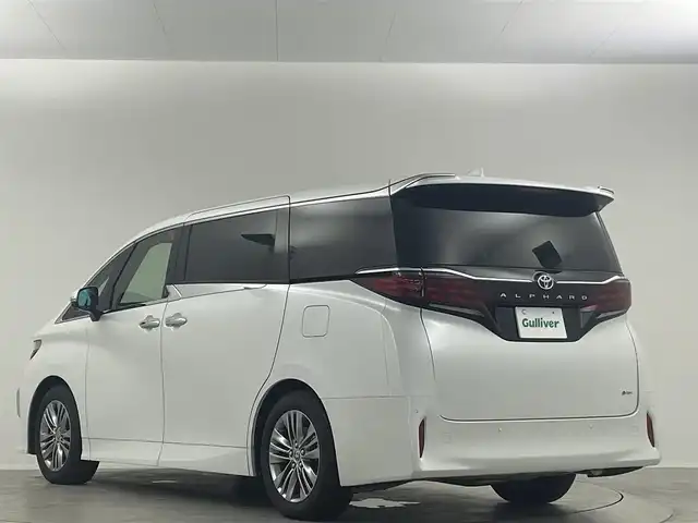 トヨタ アルファードハイブリット Z 埼玉県 2024(令6)年 0.7万km プラチナホワイトパールマイカ 衝突被害軽減ブレーキ/純正14インチディスプレイオーディオナビ（あり）/フリップダウンモニター/三眼LEDヘッドライト/全方位カメラ/両側パワースライドドア/ガラスルーフ/レーダークルーズコントロール/シートヒーター/エアシート/フルセグTV/Bluetooth/バックカメラ/電動リアゲート/パワーシート/ヘッドアップディスプレイ/コーナーセンサー/純正アルミホイール/ETC2.0/ブラインドスポットモニター/パドルシフト/ステアリングヒーター/リアオートエアコン/オートマチックハイビーム/置くだけ充電器/ドライブレコーダー/ステアリングスイッチ/スマートキー/プッシュスタート