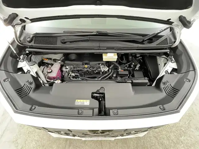 トヨタ アルファードハイブリット Z 千葉県 2024(令6)年 0.7万km プラチナホワイトパールマイカ 禁煙車/トヨタセーフティセンス/・プリクラッシュセーフティ/・プリクラッシュセーフティブレーキ/・クリアランスソナー/・レーンディパーチャーアラート/・ブラインドスポットモニター/・ヘッドアップディスプレイ/・レーダークルーズコントロール/ツインガラスルーフ/純正１３型フリップダウンモニター/両側パワースライドドア/パワーバックドア/純正14インチディスプレイオーディオナビ（あり）/・USB/Bluetooth/フルセグTV/・全方位カメラ/・ビルトインETC2.0/革巻きステアリング/・ステアリングスイッチ/・ステアリングヒーター/レザーシート/・DNセカンドパワーシート/・D席メモリ付き/・DNセカンドシートヒーター/・DNセカンドエアーシート/MT付きAT/置くだけ充電/AC100電源/純正フロアマット/純正１８インチAW/オートライト/・オートマチックハイビーム/・三眼LEDヘッドライト/・LEDフォグランプ