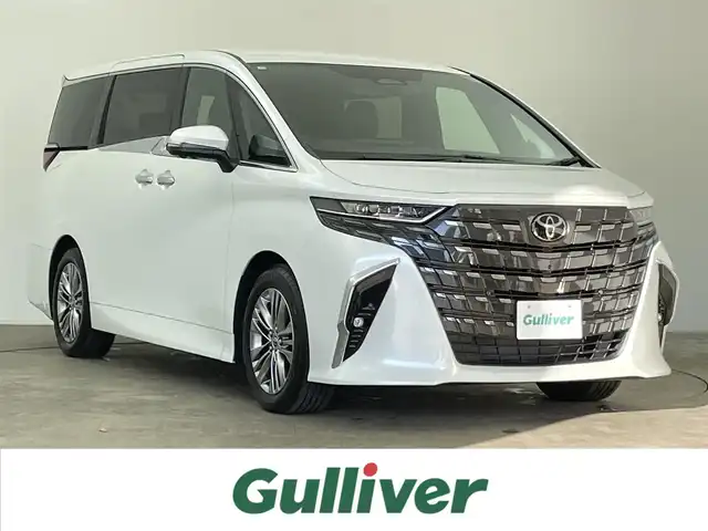 トヨタ アルファードハイブリット Z 千葉県 2024(令6)年 0.7万km プラチナホワイトパールマイカ 禁煙車/トヨタセーフティセンス/・プリクラッシュセーフティ/・プリクラッシュセーフティブレーキ/・クリアランスソナー/・レーンディパーチャーアラート/・ブラインドスポットモニター/・ヘッドアップディスプレイ/・レーダークルーズコントロール/ツインガラスルーフ/純正１３型フリップダウンモニター/両側パワースライドドア/パワーバックドア/純正14インチディスプレイオーディオナビ（あり）/・USB/Bluetooth/フルセグTV/・全方位カメラ/・ビルトインETC2.0/革巻きステアリング/・ステアリングスイッチ/・ステアリングヒーター/レザーシート/・DNセカンドパワーシート/・D席メモリ付き/・DNセカンドシートヒーター/・DNセカンドエアーシート/MT付きAT/置くだけ充電/AC100電源/純正フロアマット/純正１８インチAW/オートライト/・オートマチックハイビーム/・三眼LEDヘッドライト/・LEDフォグランプ