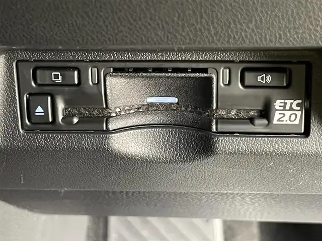 トヨタ アルファードハイブリット Z 千葉県 2024(令6)年 0.7万km プラチナホワイトパールマイカ 禁煙車/トヨタセーフティセンス/・プリクラッシュセーフティ/・プリクラッシュセーフティブレーキ/・クリアランスソナー/・レーンディパーチャーアラート/・ブラインドスポットモニター/・ヘッドアップディスプレイ/・レーダークルーズコントロール/ツインガラスルーフ/純正１３型フリップダウンモニター/両側パワースライドドア/パワーバックドア/純正14インチディスプレイオーディオナビ（あり）/・USB/Bluetooth/フルセグTV/・全方位カメラ/・ビルトインETC2.0/革巻きステアリング/・ステアリングスイッチ/・ステアリングヒーター/レザーシート/・DNセカンドパワーシート/・D席メモリ付き/・DNセカンドシートヒーター/・DNセカンドエアーシート/MT付きAT/置くだけ充電/AC100電源/純正フロアマット/純正１８インチAW/オートライト/・オートマチックハイビーム/・三眼LEDヘッドライト/・LEDフォグランプ