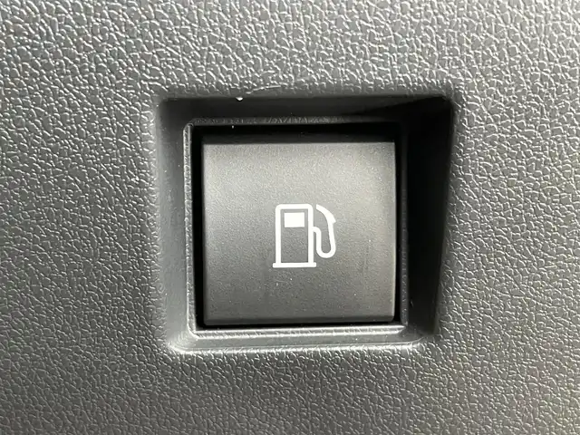 トヨタ アルファードハイブリット Z 千葉県 2024(令6)年 0.7万km プラチナホワイトパールマイカ 禁煙車/トヨタセーフティセンス/・プリクラッシュセーフティ/・プリクラッシュセーフティブレーキ/・クリアランスソナー/・レーンディパーチャーアラート/・ブラインドスポットモニター/・ヘッドアップディスプレイ/・レーダークルーズコントロール/ツインガラスルーフ/純正１３型フリップダウンモニター/両側パワースライドドア/パワーバックドア/純正14インチディスプレイオーディオナビ（あり）/・USB/Bluetooth/フルセグTV/・全方位カメラ/・ビルトインETC2.0/革巻きステアリング/・ステアリングスイッチ/・ステアリングヒーター/レザーシート/・DNセカンドパワーシート/・D席メモリ付き/・DNセカンドシートヒーター/・DNセカンドエアーシート/MT付きAT/置くだけ充電/AC100電源/純正フロアマット/純正１８インチAW/オートライト/・オートマチックハイビーム/・三眼LEDヘッドライト/・LEDフォグランプ