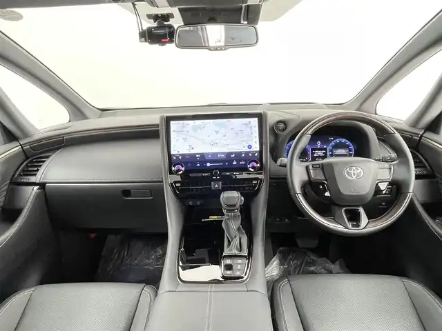 トヨタ アルファードハイブリット Z 千葉県 2024(令6)年 0.7万km プラチナホワイトパールマイカ 禁煙車/トヨタセーフティセンス/・プリクラッシュセーフティ/・プリクラッシュセーフティブレーキ/・クリアランスソナー/・レーンディパーチャーアラート/・ブラインドスポットモニター/・ヘッドアップディスプレイ/・レーダークルーズコントロール/ツインガラスルーフ/純正１３型フリップダウンモニター/両側パワースライドドア/パワーバックドア/純正14インチディスプレイオーディオナビ（あり）/・USB/Bluetooth/フルセグTV/・全方位カメラ/・ビルトインETC2.0/革巻きステアリング/・ステアリングスイッチ/・ステアリングヒーター/レザーシート/・DNセカンドパワーシート/・D席メモリ付き/・DNセカンドシートヒーター/・DNセカンドエアーシート/MT付きAT/置くだけ充電/AC100電源/純正フロアマット/純正１８インチAW/オートライト/・オートマチックハイビーム/・三眼LEDヘッドライト/・LEDフォグランプ