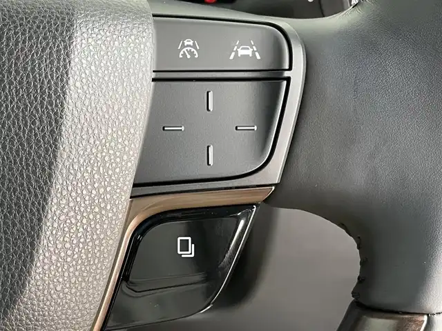 トヨタ アルファードハイブリット Z 千葉県 2024(令6)年 0.7万km プラチナホワイトパールマイカ 禁煙車/トヨタセーフティセンス/・プリクラッシュセーフティ/・プリクラッシュセーフティブレーキ/・クリアランスソナー/・レーンディパーチャーアラート/・ブラインドスポットモニター/・ヘッドアップディスプレイ/・レーダークルーズコントロール/ツインガラスルーフ/純正１３型フリップダウンモニター/両側パワースライドドア/パワーバックドア/純正14インチディスプレイオーディオナビ（あり）/・USB/Bluetooth/フルセグTV/・全方位カメラ/・ビルトインETC2.0/革巻きステアリング/・ステアリングスイッチ/・ステアリングヒーター/レザーシート/・DNセカンドパワーシート/・D席メモリ付き/・DNセカンドシートヒーター/・DNセカンドエアーシート/MT付きAT/置くだけ充電/AC100電源/純正フロアマット/純正１８インチAW/オートライト/・オートマチックハイビーム/・三眼LEDヘッドライト/・LEDフォグランプ