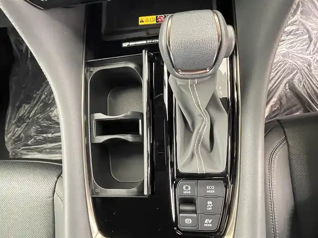 トヨタ アルファードハイブリット Z 千葉県 2024(令6)年 0.7万km プラチナホワイトパールマイカ 禁煙車/トヨタセーフティセンス/・プリクラッシュセーフティ/・プリクラッシュセーフティブレーキ/・クリアランスソナー/・レーンディパーチャーアラート/・ブラインドスポットモニター/・ヘッドアップディスプレイ/・レーダークルーズコントロール/ツインガラスルーフ/純正１３型フリップダウンモニター/両側パワースライドドア/パワーバックドア/純正14インチディスプレイオーディオナビ（あり）/・USB/Bluetooth/フルセグTV/・全方位カメラ/・ビルトインETC2.0/革巻きステアリング/・ステアリングスイッチ/・ステアリングヒーター/レザーシート/・DNセカンドパワーシート/・D席メモリ付き/・DNセカンドシートヒーター/・DNセカンドエアーシート/MT付きAT/置くだけ充電/AC100電源/純正フロアマット/純正１８インチAW/オートライト/・オートマチックハイビーム/・三眼LEDヘッドライト/・LEDフォグランプ