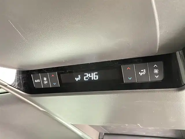 トヨタ アルファードハイブリット Z 千葉県 2024(令6)年 0.7万km プラチナホワイトパールマイカ 禁煙車/トヨタセーフティセンス/・プリクラッシュセーフティ/・プリクラッシュセーフティブレーキ/・クリアランスソナー/・レーンディパーチャーアラート/・ブラインドスポットモニター/・ヘッドアップディスプレイ/・レーダークルーズコントロール/ツインガラスルーフ/純正１３型フリップダウンモニター/両側パワースライドドア/パワーバックドア/純正14インチディスプレイオーディオナビ（あり）/・USB/Bluetooth/フルセグTV/・全方位カメラ/・ビルトインETC2.0/革巻きステアリング/・ステアリングスイッチ/・ステアリングヒーター/レザーシート/・DNセカンドパワーシート/・D席メモリ付き/・DNセカンドシートヒーター/・DNセカンドエアーシート/MT付きAT/置くだけ充電/AC100電源/純正フロアマット/純正１８インチAW/オートライト/・オートマチックハイビーム/・三眼LEDヘッドライト/・LEDフォグランプ