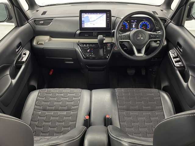 三菱 デリカミニ T プレミアム 新潟県 2023(令5)年 2万km グレーＭⅡ 4WD・ターボ/ナビ/（フルセグテレビ/DVD/Bluetooth）/アラウンドビューモニター/両側パワースライドドア/アダプティブLEDヘッドライト/スマートキー/プッシュスタート/マイパイロット/デジタルルームミラー/前席シートヒーター/ステアリングヒーター/ハンズフリースライドドア/ハーフレザーシート/前後ドライブレコーダー/取扱説明書/保証書/スペアキー