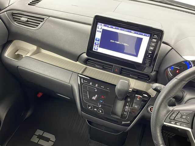 三菱 デリカミニ T プレミアム 新潟県 2023(令5)年 2万km グレーＭⅡ 4WD・ターボ/ナビ/（フルセグテレビ/DVD/Bluetooth）/アラウンドビューモニター/両側パワースライドドア/アダプティブLEDヘッドライト/スマートキー/プッシュスタート/マイパイロット/デジタルルームミラー/前席シートヒーター/ステアリングヒーター/ハンズフリースライドドア/ハーフレザーシート/前後ドライブレコーダー/取扱説明書/保証書/スペアキー