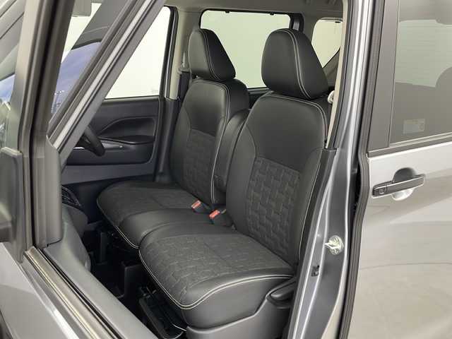 三菱 デリカミニ T プレミアム 新潟県 2023(令5)年 2万km グレーＭⅡ 4WD・ターボ/ナビ/（フルセグテレビ/DVD/Bluetooth）/アラウンドビューモニター/両側パワースライドドア/アダプティブLEDヘッドライト/スマートキー/プッシュスタート/マイパイロット/デジタルルームミラー/前席シートヒーター/ステアリングヒーター/ハンズフリースライドドア/ハーフレザーシート/前後ドライブレコーダー/取扱説明書/保証書/スペアキー