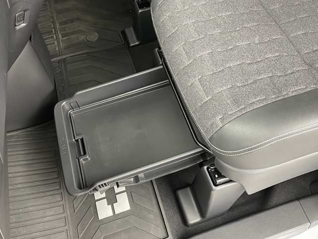 三菱 デリカミニ T プレミアム 新潟県 2023(令5)年 2万km グレーＭⅡ 4WD・ターボ/ナビ/（フルセグテレビ/DVD/Bluetooth）/アラウンドビューモニター/両側パワースライドドア/アダプティブLEDヘッドライト/スマートキー/プッシュスタート/マイパイロット/デジタルルームミラー/前席シートヒーター/ステアリングヒーター/ハンズフリースライドドア/ハーフレザーシート/前後ドライブレコーダー/取扱説明書/保証書/スペアキー