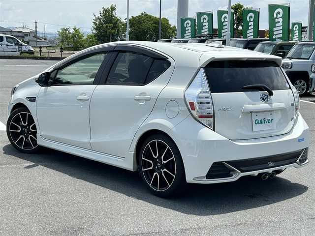 トヨタ アクア G G’s 大阪府 2014(平26)年 4.9万km ライムホワイトパールクリスタルシャイン 純正ナビ　/フルセグＴＶ　/Ｂｌｕｅｔｏｏｔｈ　/ＥＴＣ　/バックカメラ/ドライブレコーダー　/純正アルミホイール　/純正フロアマット　/社外テールランプ　/社外マフラー　/スペアキー　/ＬＥＤヘッドライト　/オートライト　/エアバッグ