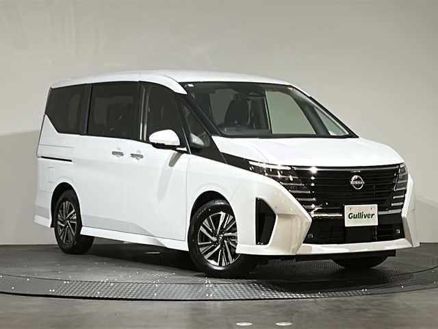日産 セレナ ハイウェイスター V 愛媛県 2025(令7)年 0.1万km未満 プリズムホワイト 12.3インチ純正ディスプレイオーディオ　全方位カメラ　フルセグTV　寒冷地仕様　ETC　フリップダウンモニター 前後ドライブレコーダー シートヒーター　純正アルミホイール　コーナーセンサー ステアリングヒーター　