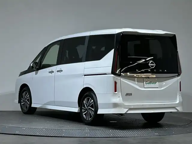 日産 セレナ ハイウェイスター V 愛媛県 2025(令7)年 0.1万km未満 プリズムホワイト 12.3インチ純正ディスプレイオーディオ　全方位カメラ　フルセグTV　寒冷地仕様　ETC　フリップダウンモニター 前後ドライブレコーダー シートヒーター　純正アルミホイール　コーナーセンサー ステアリングヒーター　