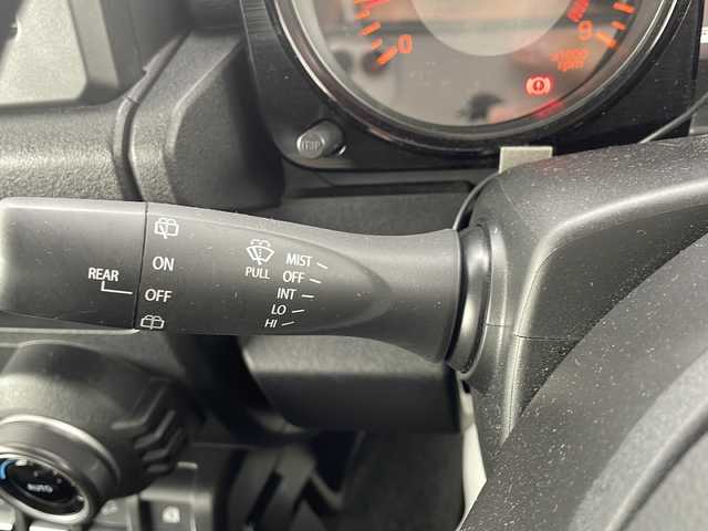 スズキ ジムニー XL 山梨県 2021(令3)年 4.7万km シフォンアイボリーM 純正ナビ/フルセグ CD Bluetooth/衝突軽減装置/ETC/純正アルミホイール/オートマチックハイビーム/Bluetooth再生/シートヒーター/オートエアコン/スマートキー/盗難防止装置/レーンキープアシスト/４WDターボ