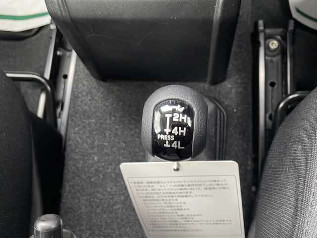 スズキ ジムニー XL 山梨県 2021(令3)年 4.7万km シフォンアイボリーM 純正ナビ/フルセグ CD Bluetooth/衝突軽減装置/ETC/純正アルミホイール/オートマチックハイビーム/Bluetooth再生/シートヒーター/オートエアコン/スマートキー/盗難防止装置/レーンキープアシスト/４WDターボ