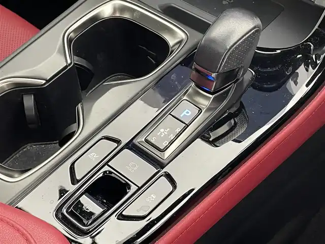 レクサス ＮＸ 350h Fスポーツ 滋賀県 2022(令4)年 3.4万km ホワイトノーヴァガラスフレーク 禁煙車/サンルーフ/ルーフレール/オレンジキャリパー/おくだけ充電/14インチ純正ナビ【Bluetooth/CD/DVD/USB】/全方位カメラ/前後ドラレコ/パーキングアシスト/レザーシート/前席パワーシート/全席シートヒーター/前席エアシート/LEDライト/オートライト/オートハイビーム/前後ソナー/BSM/電動リアゲート/ETC2.0/パドルシフト/ヘッドアップディスプレイ/100V電源/レーダークルーズコントロール/レーンキープアシスト/純正エアロ/プッシュスタート/スマートキー