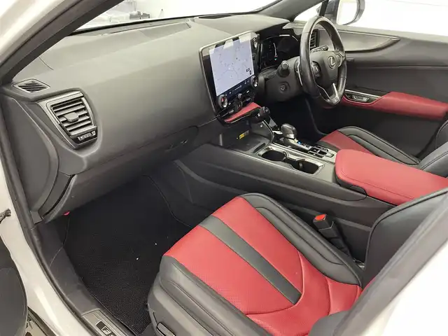 レクサス ＮＸ 350h Fスポーツ 滋賀県 2022(令4)年 3.4万km ホワイトノーヴァガラスフレーク 禁煙車/サンルーフ/ルーフレール/オレンジキャリパー/おくだけ充電/14インチ純正ナビ【Bluetooth/CD/DVD/USB】/全方位カメラ/前後ドラレコ/パーキングアシスト/レザーシート/前席パワーシート/全席シートヒーター/前席エアシート/LEDライト/オートライト/オートハイビーム/前後ソナー/BSM/電動リアゲート/ETC2.0/パドルシフト/ヘッドアップディスプレイ/100V電源/レーダークルーズコントロール/レーンキープアシスト/純正エアロ/プッシュスタート/スマートキー