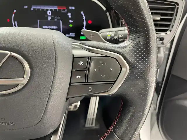 レクサス ＮＸ 350h Fスポーツ 滋賀県 2022(令4)年 3.4万km ホワイトノーヴァガラスフレーク 禁煙車/サンルーフ/ルーフレール/オレンジキャリパー/おくだけ充電/14インチ純正ナビ【Bluetooth/CD/DVD/USB】/全方位カメラ/前後ドラレコ/パーキングアシスト/レザーシート/前席パワーシート/全席シートヒーター/前席エアシート/LEDライト/オートライト/オートハイビーム/前後ソナー/BSM/電動リアゲート/ETC2.0/パドルシフト/ヘッドアップディスプレイ/100V電源/レーダークルーズコントロール/レーンキープアシスト/純正エアロ/プッシュスタート/スマートキー