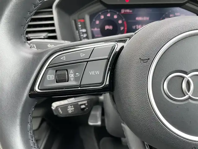 アウディ Ａ１ SB 25TFSI 静岡県 2020(令2)年 1.6万km グレイシアホワイトメタリック 純正ナビ：MMIナビゲーション/バーチャルコックピット/Bluetooth接続/ETC2.0/前席シートヒーター/前後コーナーセンサー/レーンキープアシスト/クルーズコントロール/USB充電ポート/スマートキー/バックカメラ/アイドリングストップ/パーキングアシスト/純正フロアマット/純正15インチAW