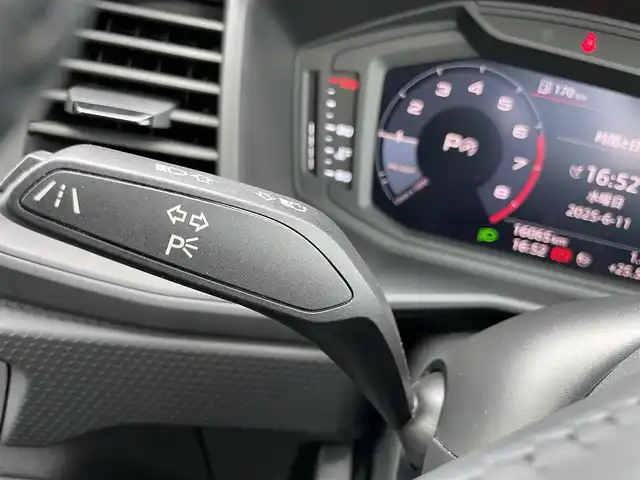 アウディ Ａ１ SB 25TFSI 静岡県 2020(令2)年 1.6万km グレイシアホワイトメタリック 純正ナビ：MMIナビゲーション/バーチャルコックピット/Bluetooth接続/ETC2.0/前席シートヒーター/前後コーナーセンサー/レーンキープアシスト/クルーズコントロール/USB充電ポート/スマートキー/バックカメラ/アイドリングストップ/パーキングアシスト/純正フロアマット/純正15インチAW