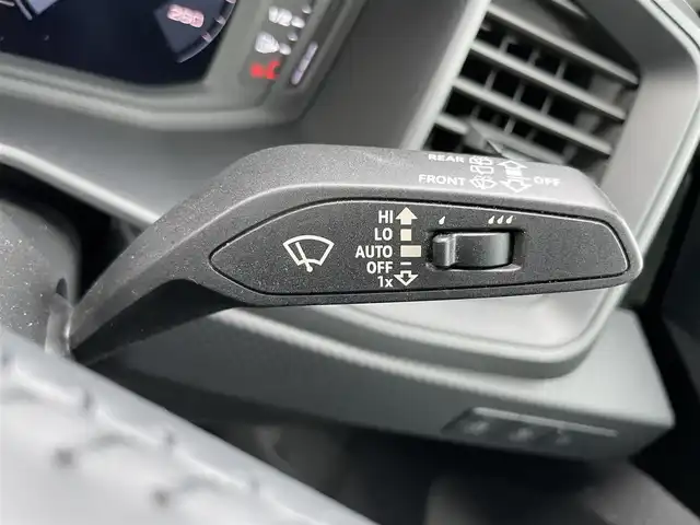 アウディ Ａ１ SB 25TFSI 静岡県 2020(令2)年 1.6万km グレイシアホワイトメタリック 純正ナビ：MMIナビゲーション/バーチャルコックピット/Bluetooth接続/ETC2.0/前席シートヒーター/前後コーナーセンサー/レーンキープアシスト/クルーズコントロール/USB充電ポート/スマートキー/バックカメラ/アイドリングストップ/パーキングアシスト/純正フロアマット/純正15インチAW