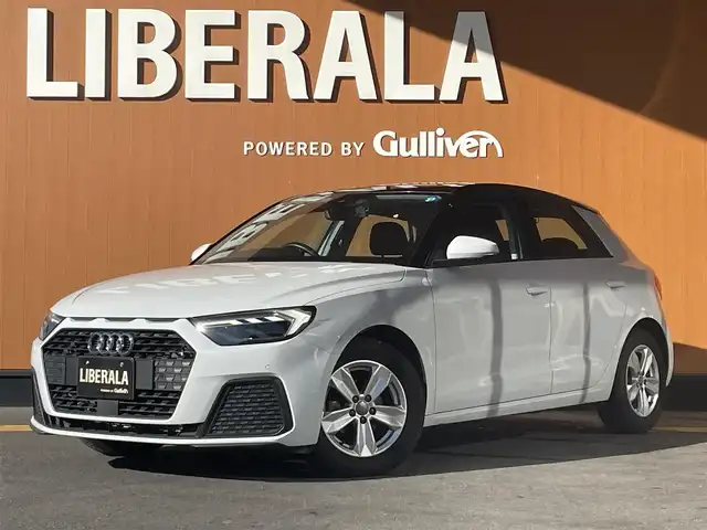 アウディ Ａ１ SB 25TFSI 高知県 2020(令2)年 1.6万km グレイシアホワイトメタリック アシスタンス・パッケージ/アクティブレーンアシスト/アダプティブクルーズコントロール/プレセンスベーシック/ハイビームアシスト/自動防眩ルームミラー/コンビニエンス・パッケージ/アドバンスキー/リヤビューカメラ/パーキングシステム/前席シートヒーター/コントラストルーフ/ブラックルーフ/ブラックリアスポイラー/純正15インチAW/ナビゲーション・パッケージ/MMIナビゲーションシステム/アウディコネクト/バーチャルコックピット/革巻きステアリングホイール/LEDパッケージ/LEDヘッドライト/LEDリアコンビネーションランプ/ETC/保証書/取説/スペアキー