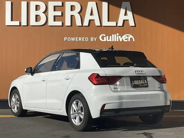 アウディ Ａ１ SB 25TFSI 高知県 2020(令2)年 1.6万km グレイシアホワイトメタリック アシスタンス・パッケージ/アクティブレーンアシスト/アダプティブクルーズコントロール/プレセンスベーシック/ハイビームアシスト/自動防眩ルームミラー/コンビニエンス・パッケージ/アドバンスキー/リヤビューカメラ/パーキングシステム/前席シートヒーター/コントラストルーフ/ブラックルーフ/ブラックリアスポイラー/純正15インチAW/ナビゲーション・パッケージ/MMIナビゲーションシステム/アウディコネクト/バーチャルコックピット/革巻きステアリングホイール/LEDパッケージ/LEDヘッドライト/LEDリアコンビネーションランプ/ETC/保証書/取説/スペアキー