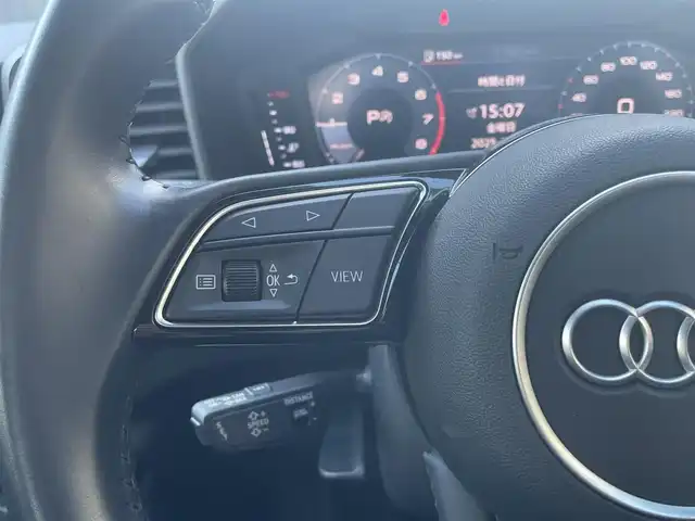 アウディ Ａ１ SB 25TFSI 高知県 2020(令2)年 1.6万km グレイシアホワイトメタリック アシスタンス・パッケージ/アクティブレーンアシスト/アダプティブクルーズコントロール/プレセンスベーシック/ハイビームアシスト/自動防眩ルームミラー/コンビニエンス・パッケージ/アドバンスキー/リヤビューカメラ/パーキングシステム/前席シートヒーター/コントラストルーフ/ブラックルーフ/ブラックリアスポイラー/純正15インチAW/ナビゲーション・パッケージ/MMIナビゲーションシステム/アウディコネクト/バーチャルコックピット/革巻きステアリングホイール/LEDパッケージ/LEDヘッドライト/LEDリアコンビネーションランプ/ETC/保証書/取説/スペアキー